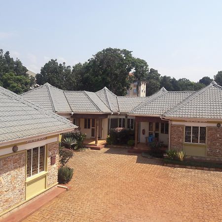 Prestige Resort Cottages Entebbe Exterior foto
